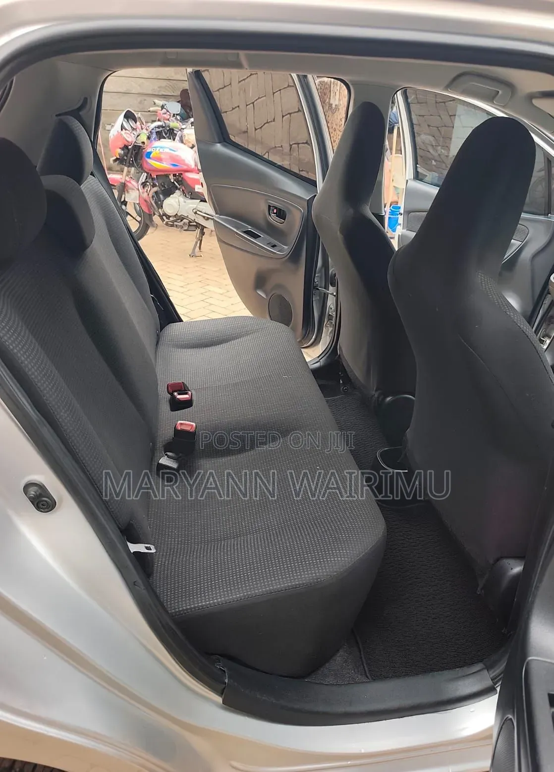 Toyota Vitz 2015 Silver