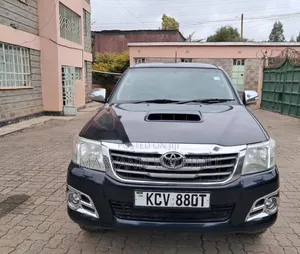 Toyota Hilux 2012 Black