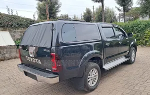 Toyota Hilux 2012 Black