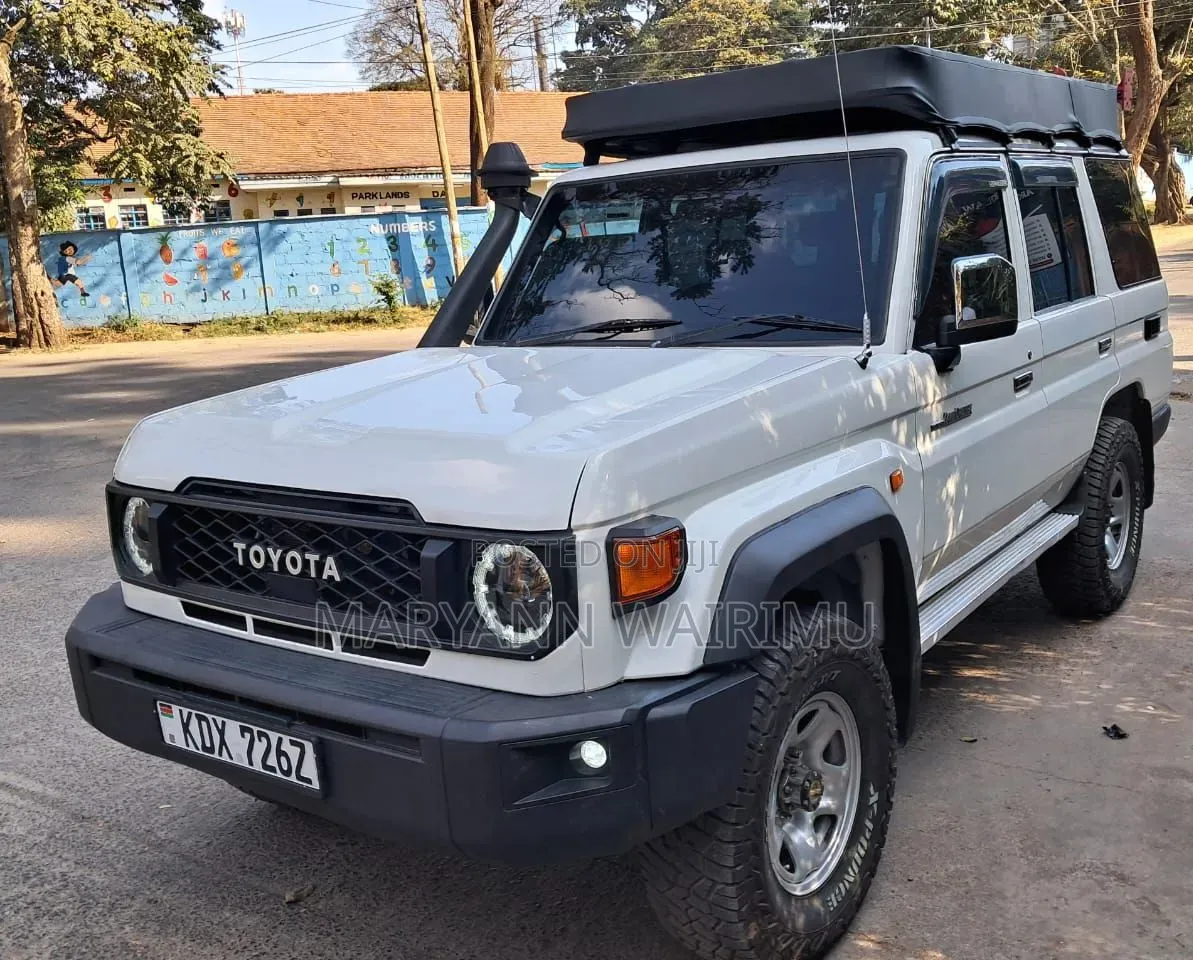 Toyota Land Cruiser 2012 White