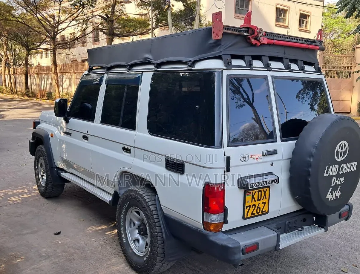 Toyota Land Cruiser 2012 White
