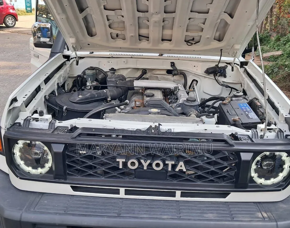 Toyota Land Cruiser 2012 White