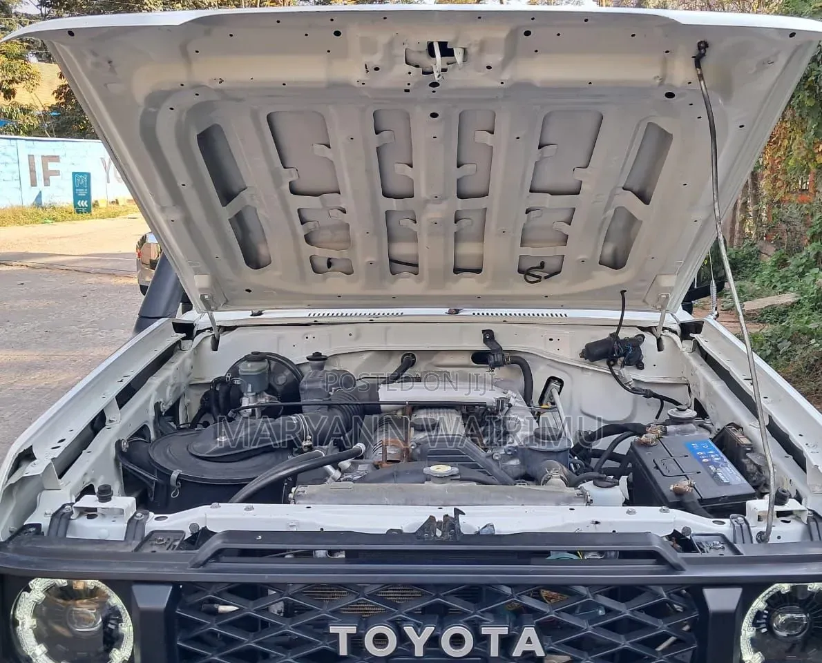 Toyota Land Cruiser 2012 White
