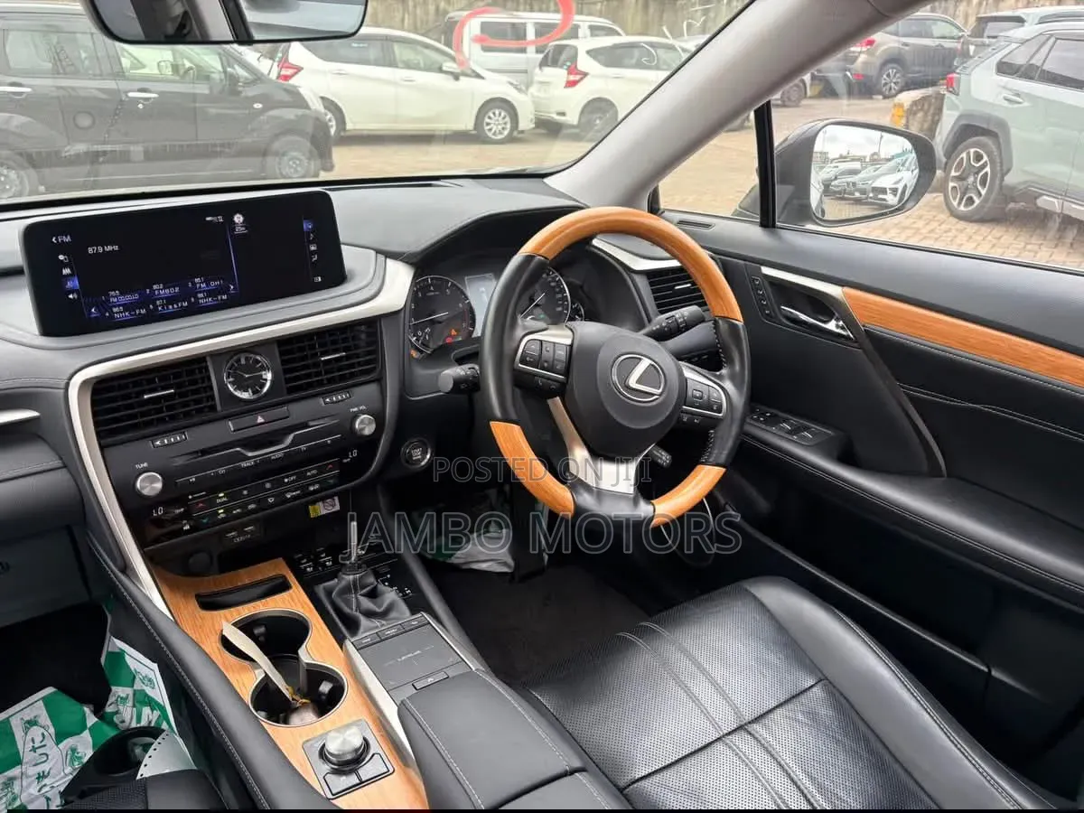 Lexus RX 300 2WD 2021