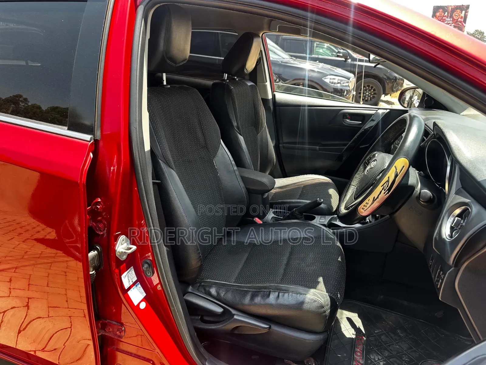 Toyota Auris 2014 Red