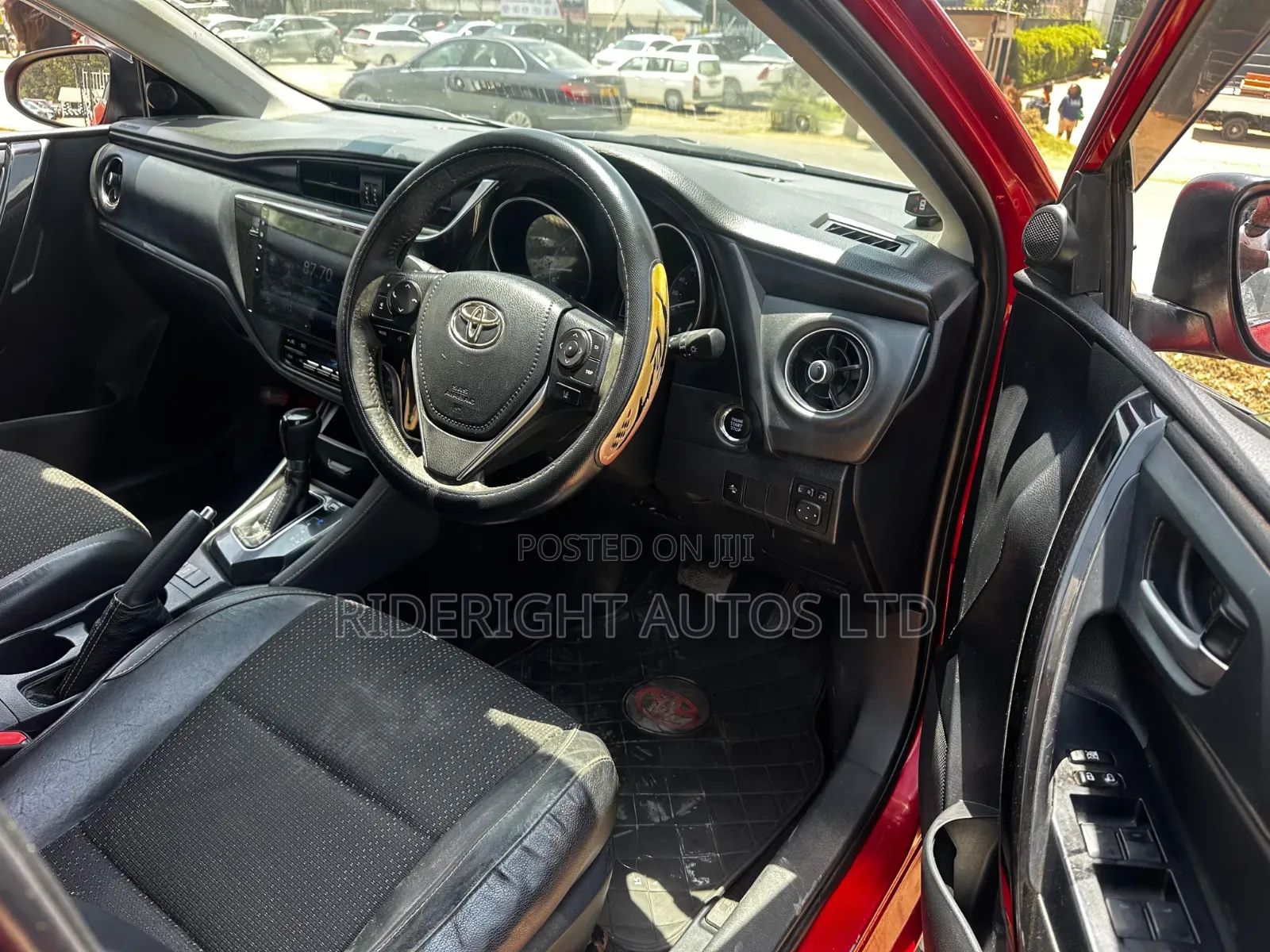 Toyota Auris 2014 Red