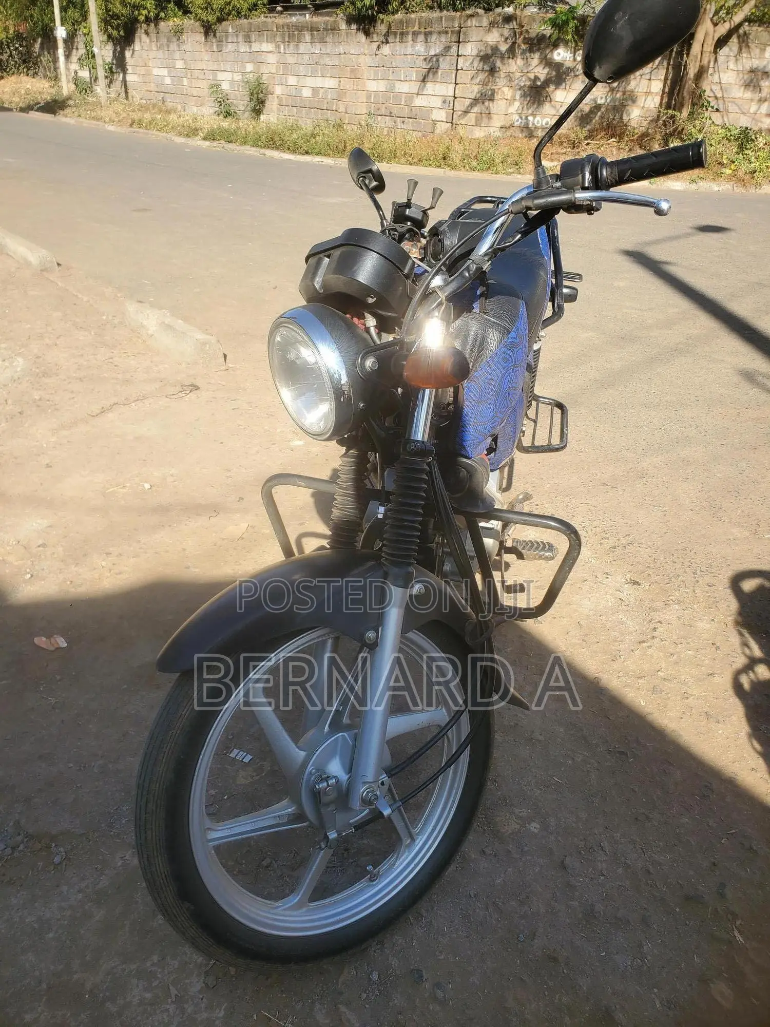 Honda CB 2023 Blue