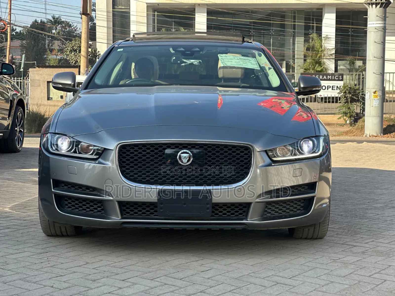 Jaguar XE 2018 Gray