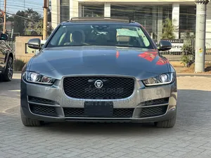 Jaguar XE 2018 Gray