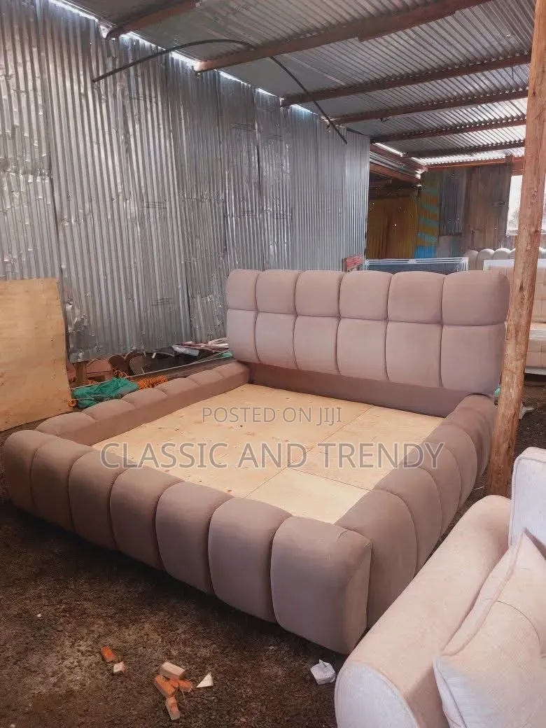 Rounded Beige 5x6 Bed