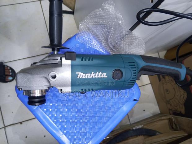 9 Inch Makita Angle Grinder 2100watts