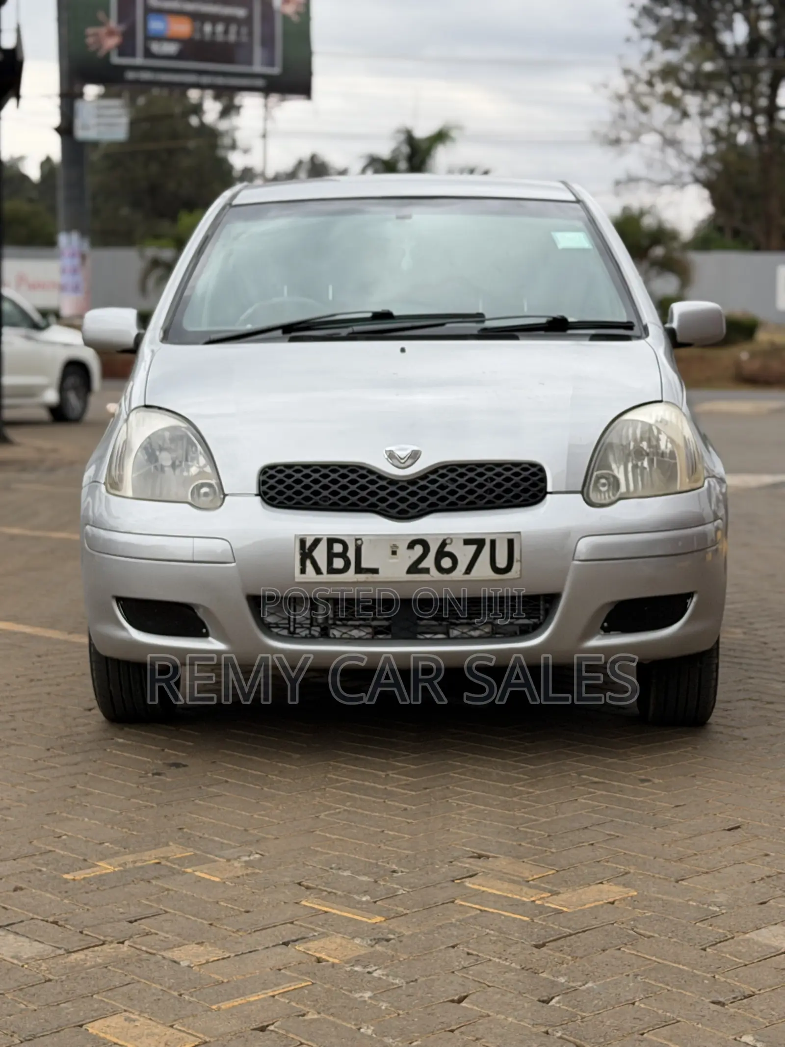 Toyota Vitz 2003 Silver