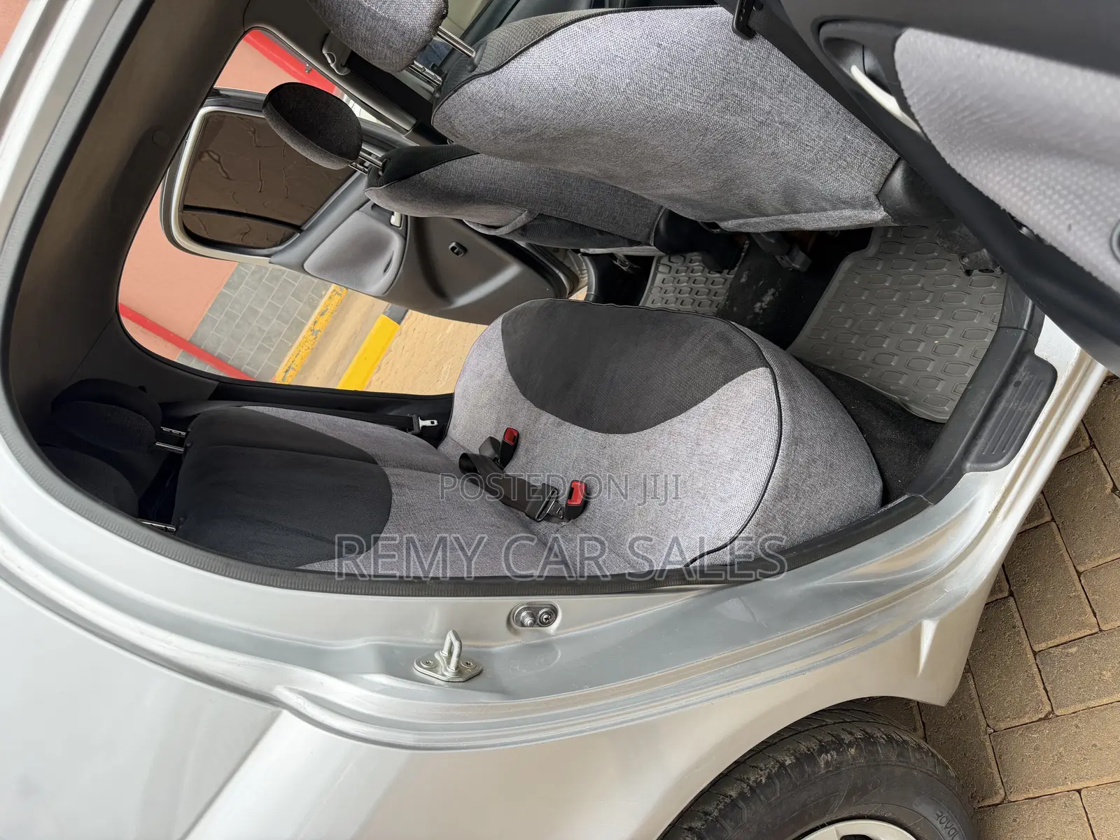 Toyota Vitz 2003 Silver