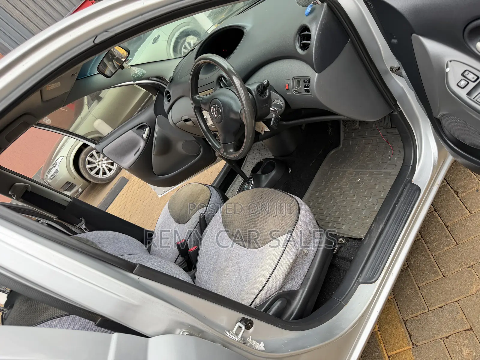 Toyota Vitz 2003 Silver