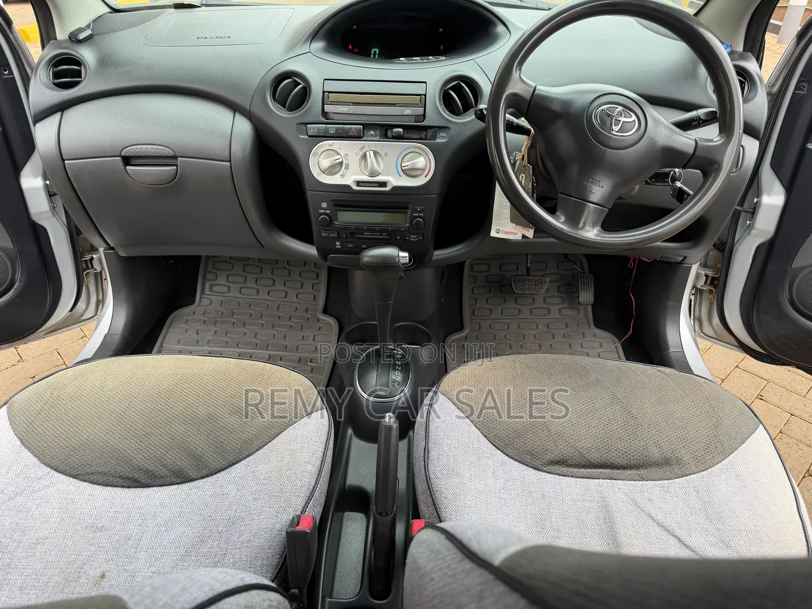 Toyota Vitz 2003 Silver