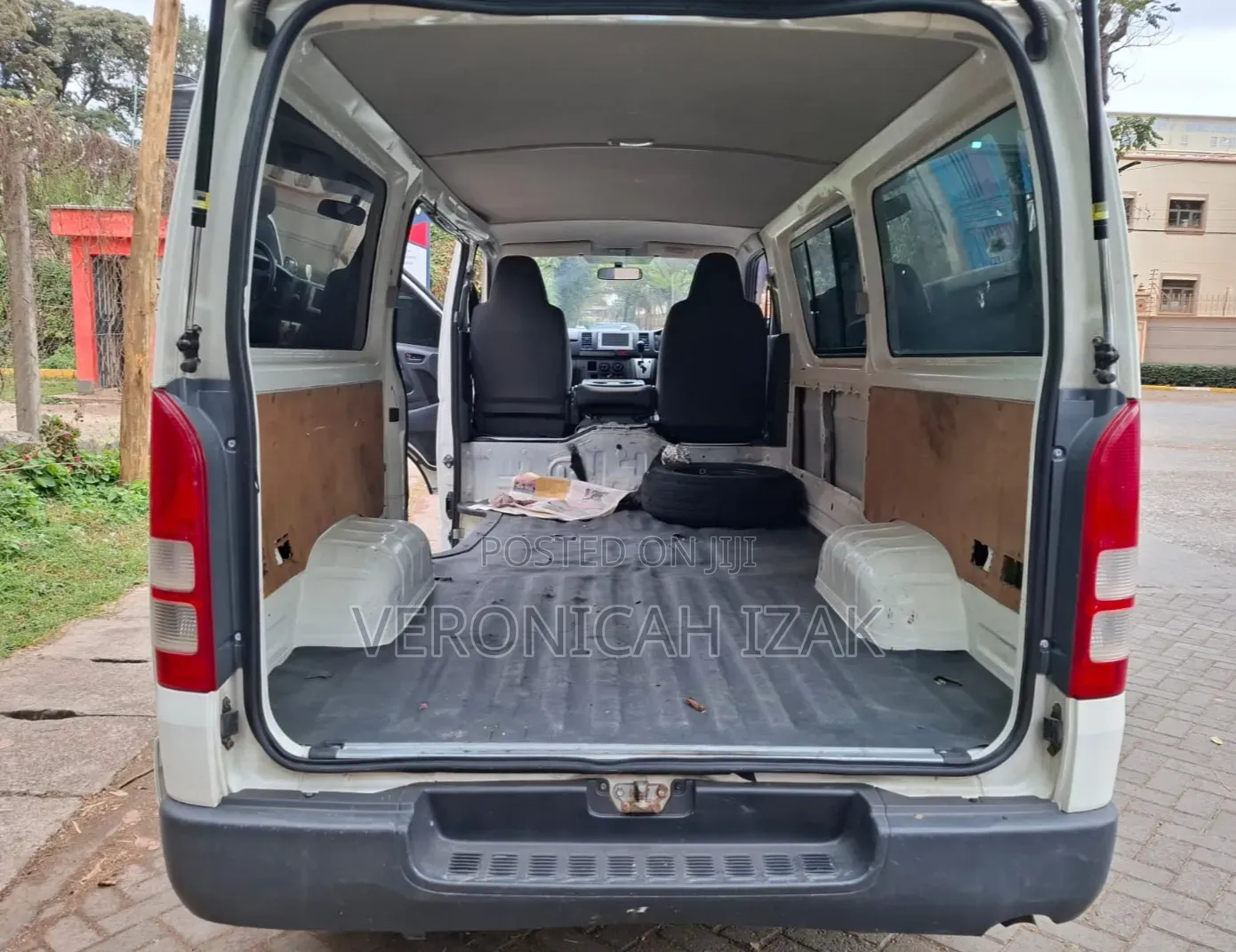 Toyota HiAce 2013 White