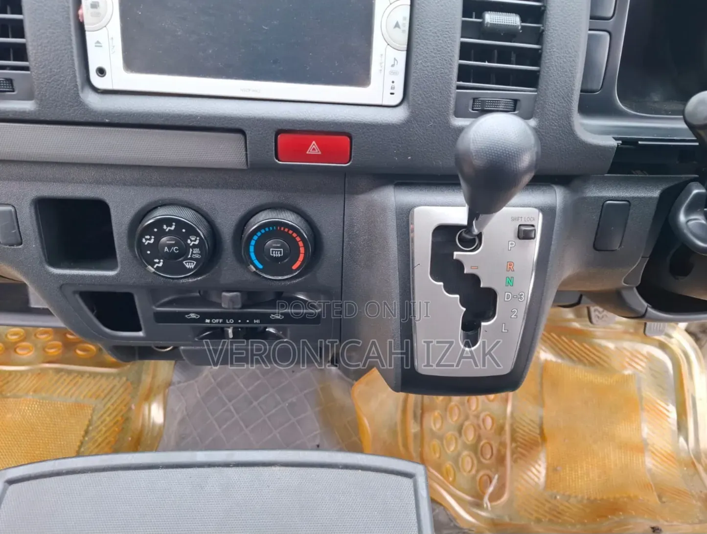 Toyota HiAce 2013 White