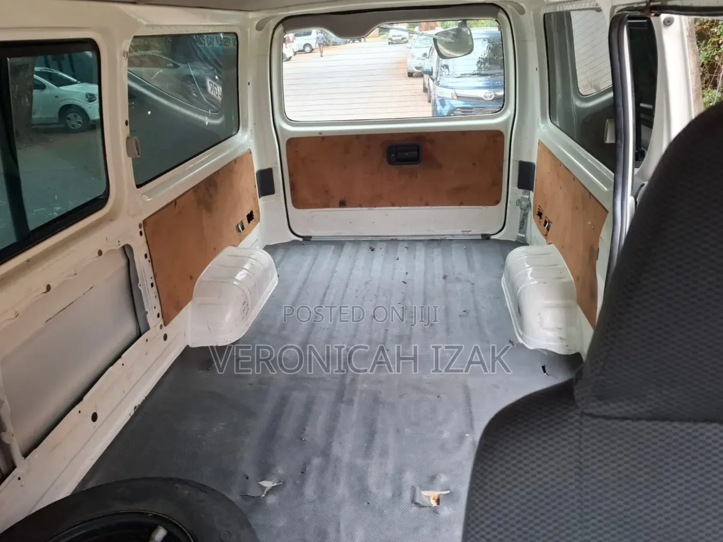 Toyota HiAce 2013 White