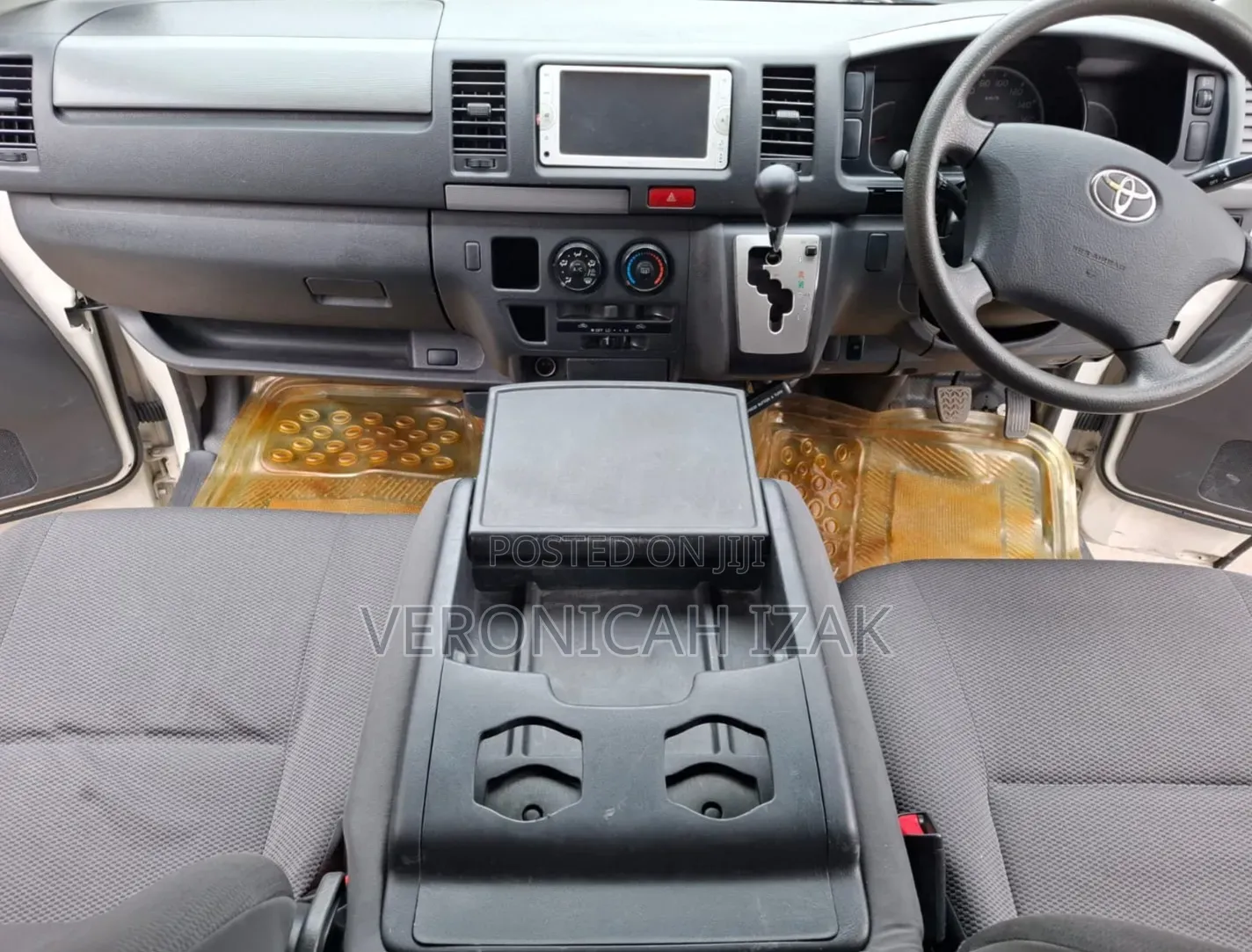Toyota HiAce 2013 White