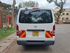 Toyota HiAce 2013 White