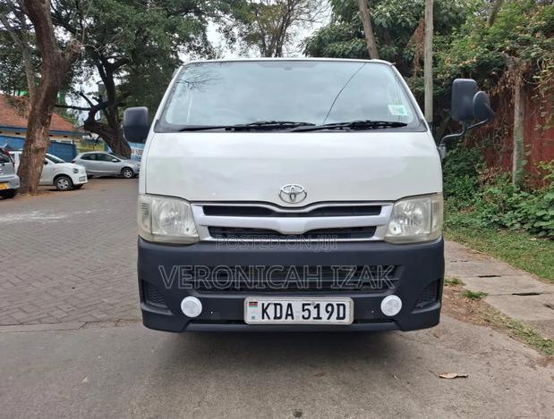 Toyota HiAce 2013 White