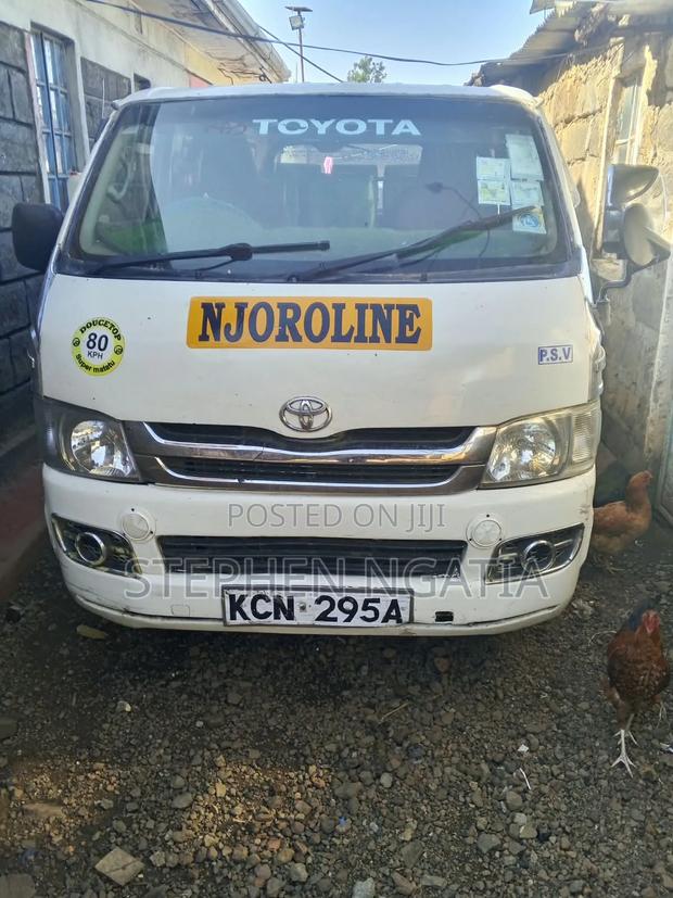Toyota HiAce 2010 White