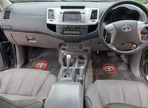 Toyota Hilux 2012 Black