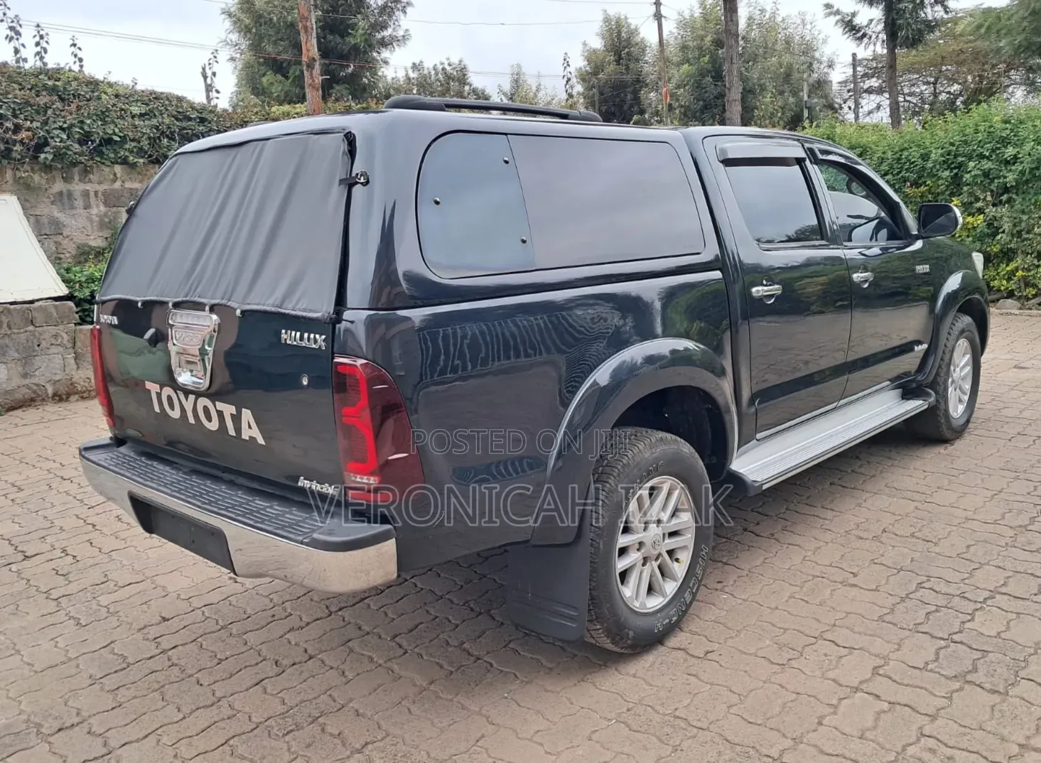 Toyota Hilux 2012 Black