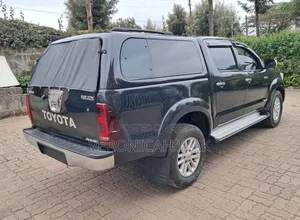 Toyota Hilux 2012 Black