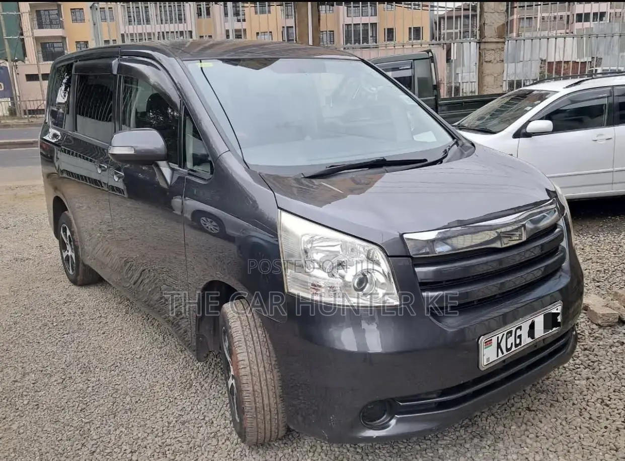 Toyota Noah 2009