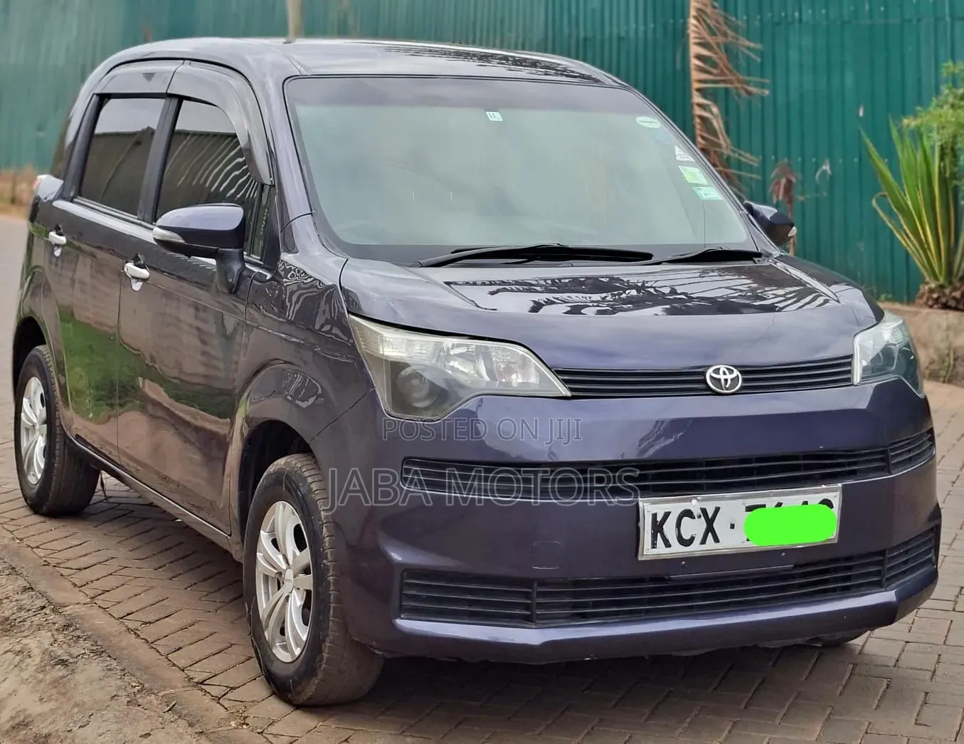 Toyota Spade 2012 Gray
