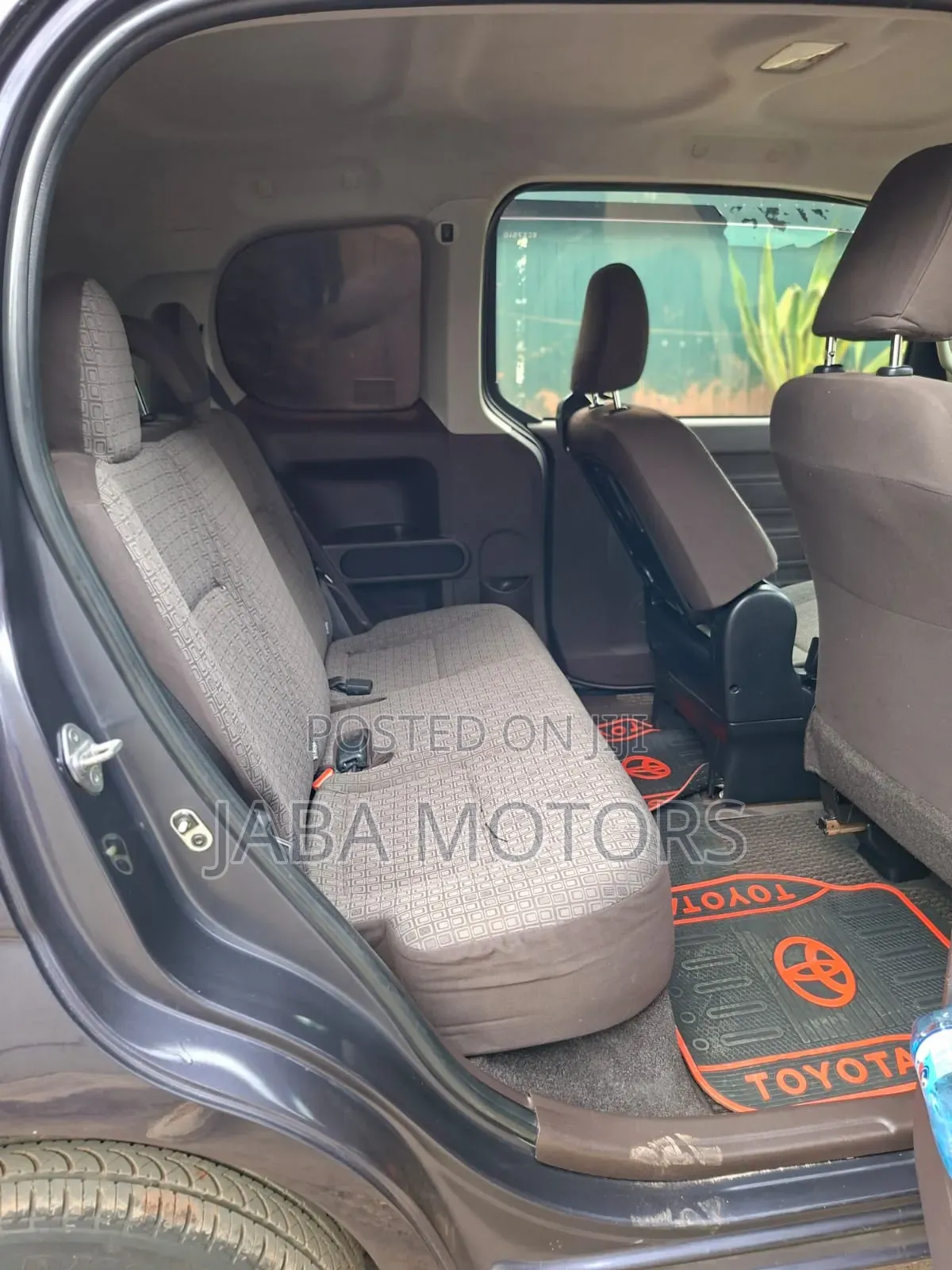 Toyota Spade 2012 Gray