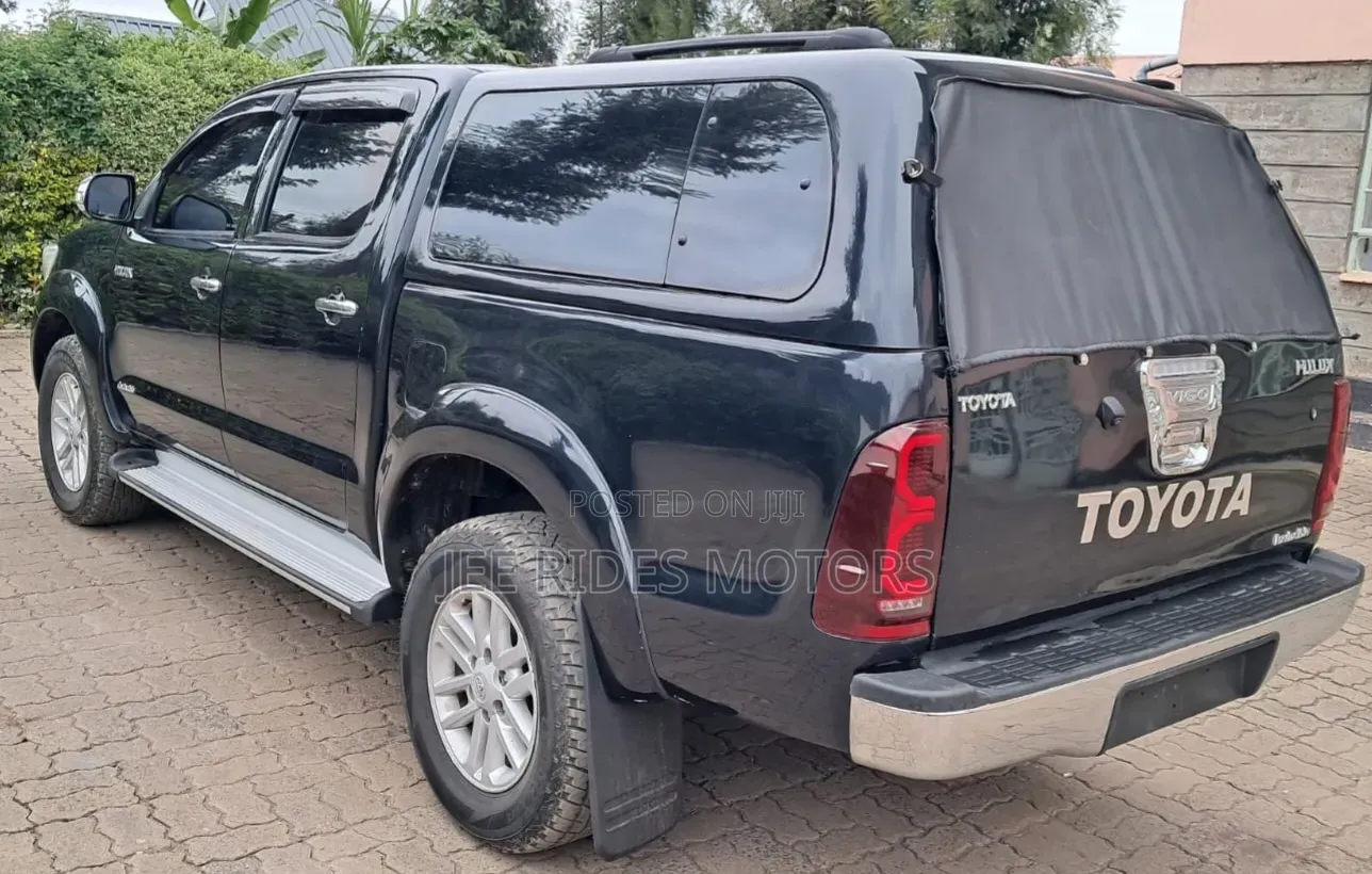 Toyota Hilux 2012 Black
