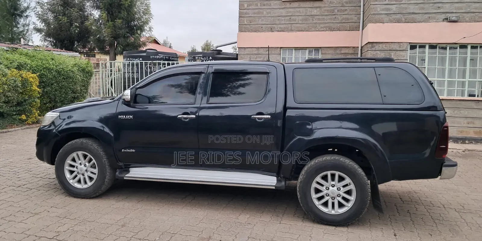Toyota Hilux 2012 Black