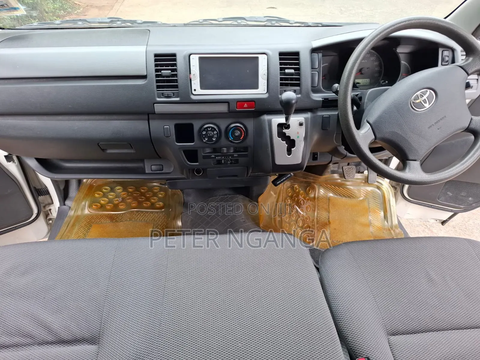 Toyota HiAce 2014 White