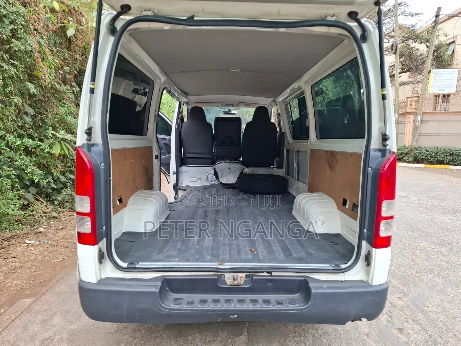 Toyota HiAce 2014 White