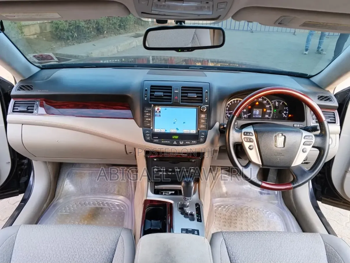 Toyota Crown 2011 Black