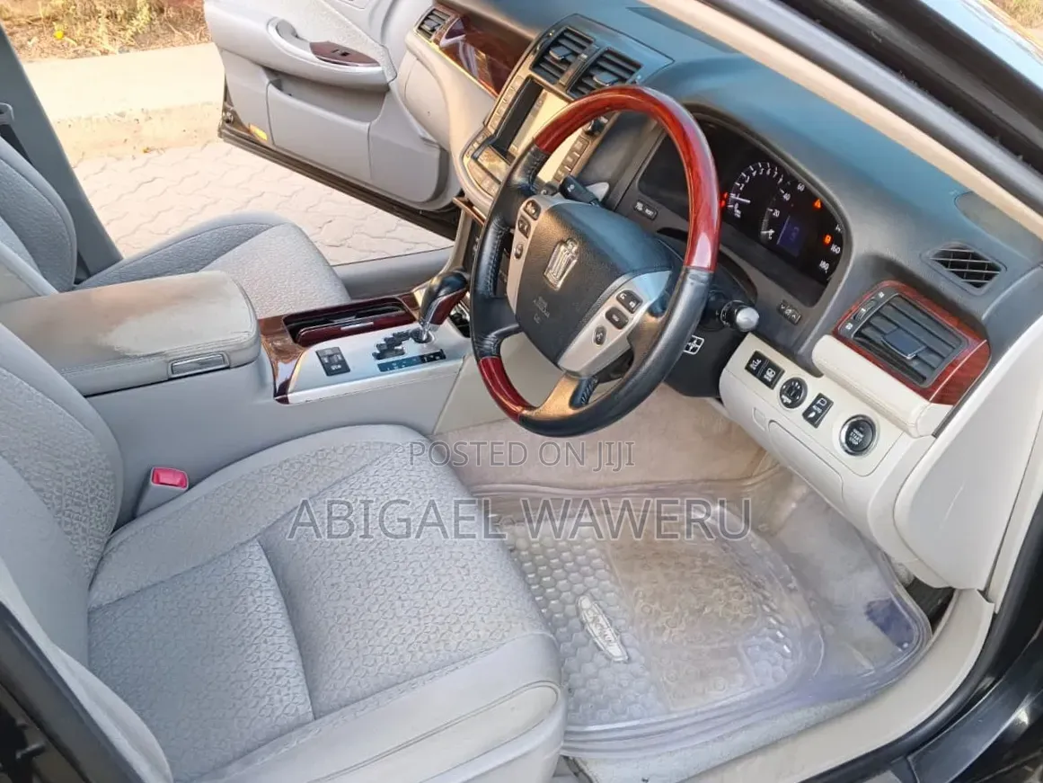 Toyota Crown 2011 Black