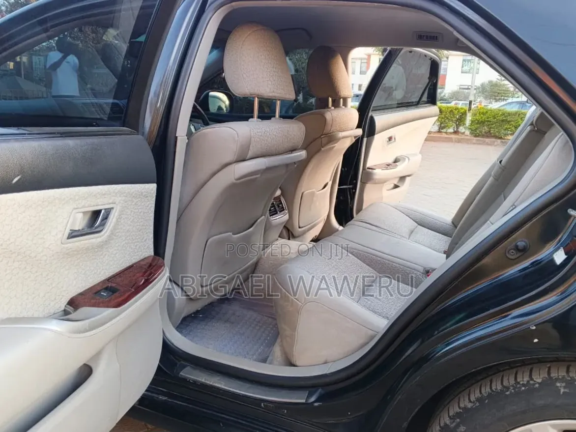 Toyota Crown 2011 Black