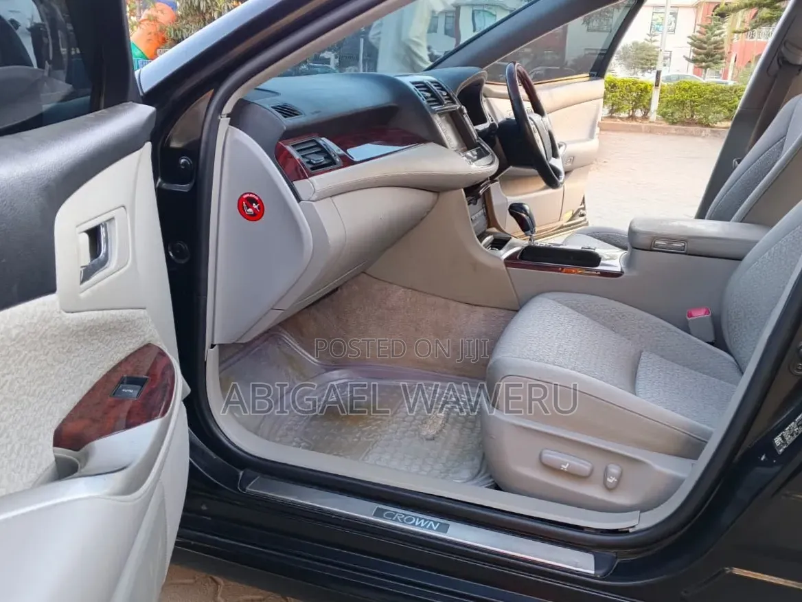 Toyota Crown 2011 Black