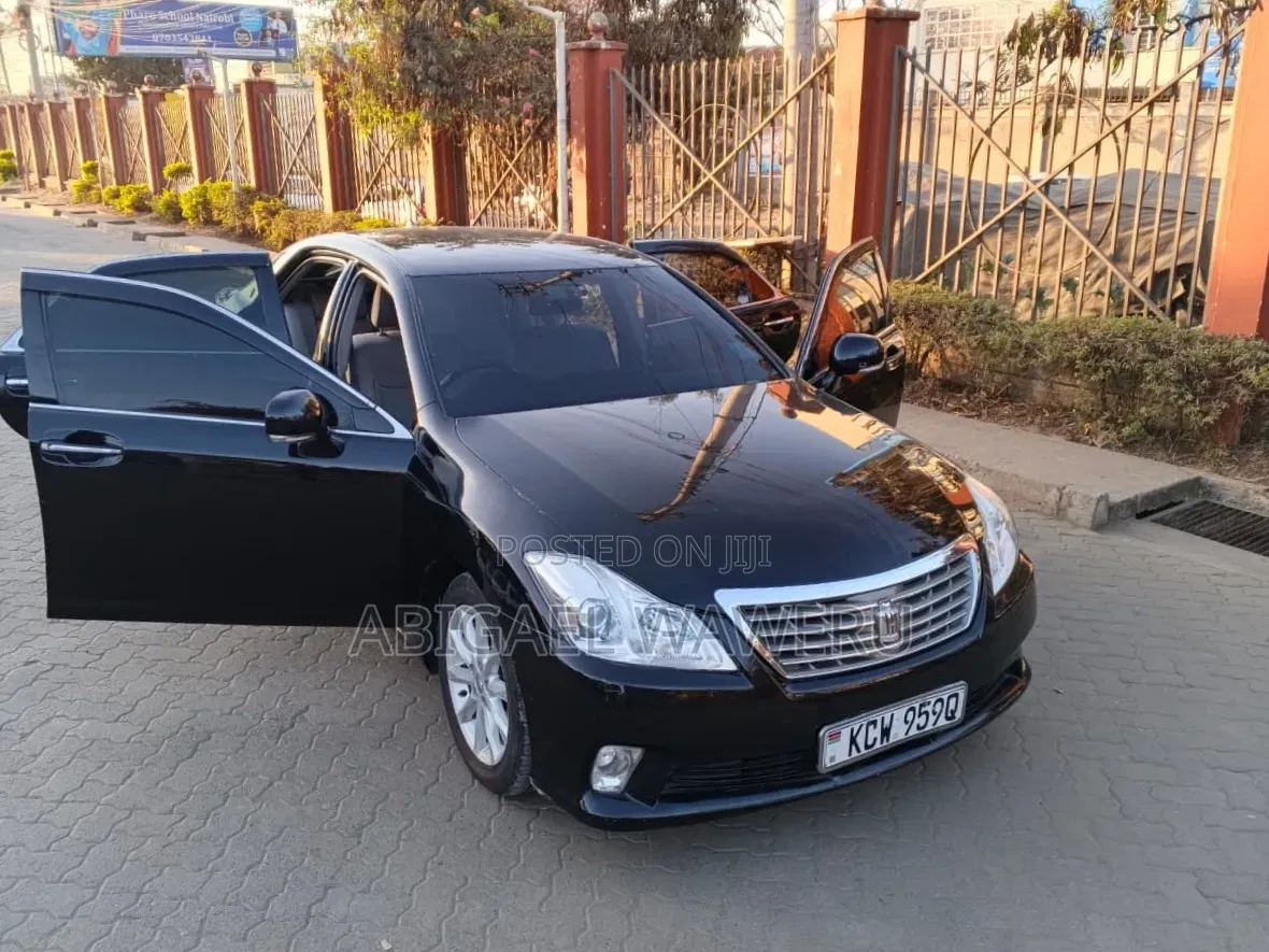 Toyota Crown 2011 Black