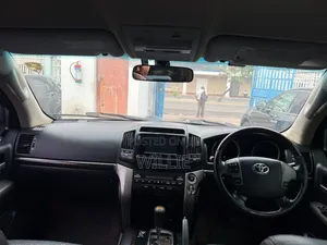 Toyota Land Cruiser 2010 Black