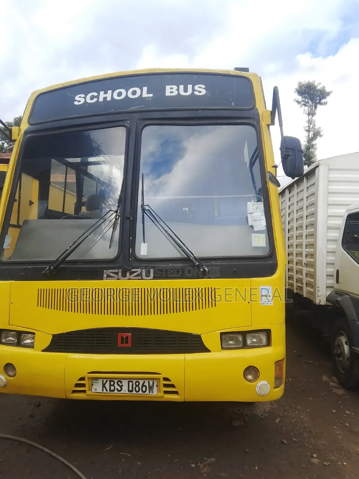 Isuzu Executive Bus 2011 Yellow