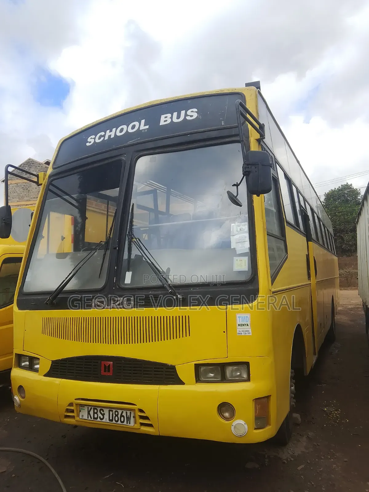 Isuzu Executive Bus 2011 Yellow