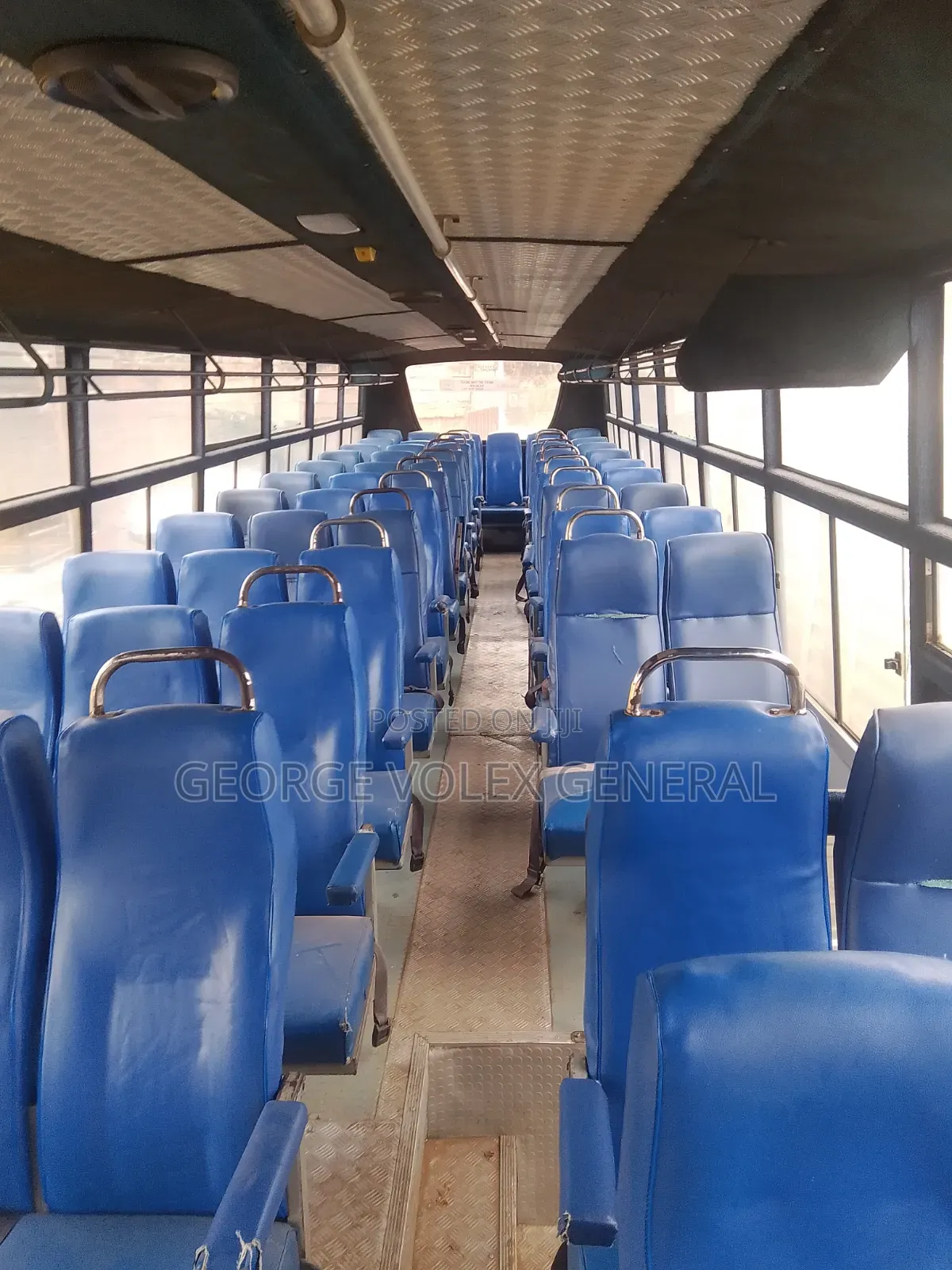 Isuzu Executive Bus 2011 Yellow