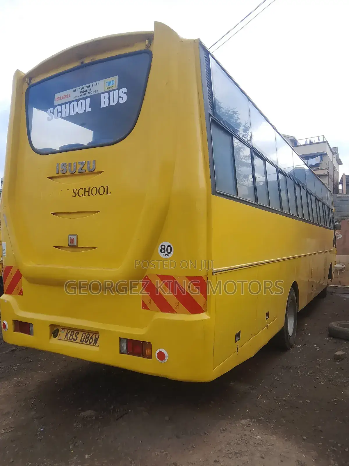 Isuzu Executive Bus 2011 Yellow