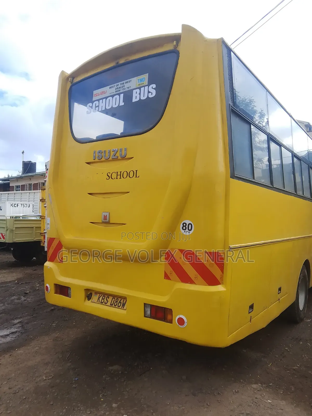 Isuzu Executive Bus 2011 Yellow