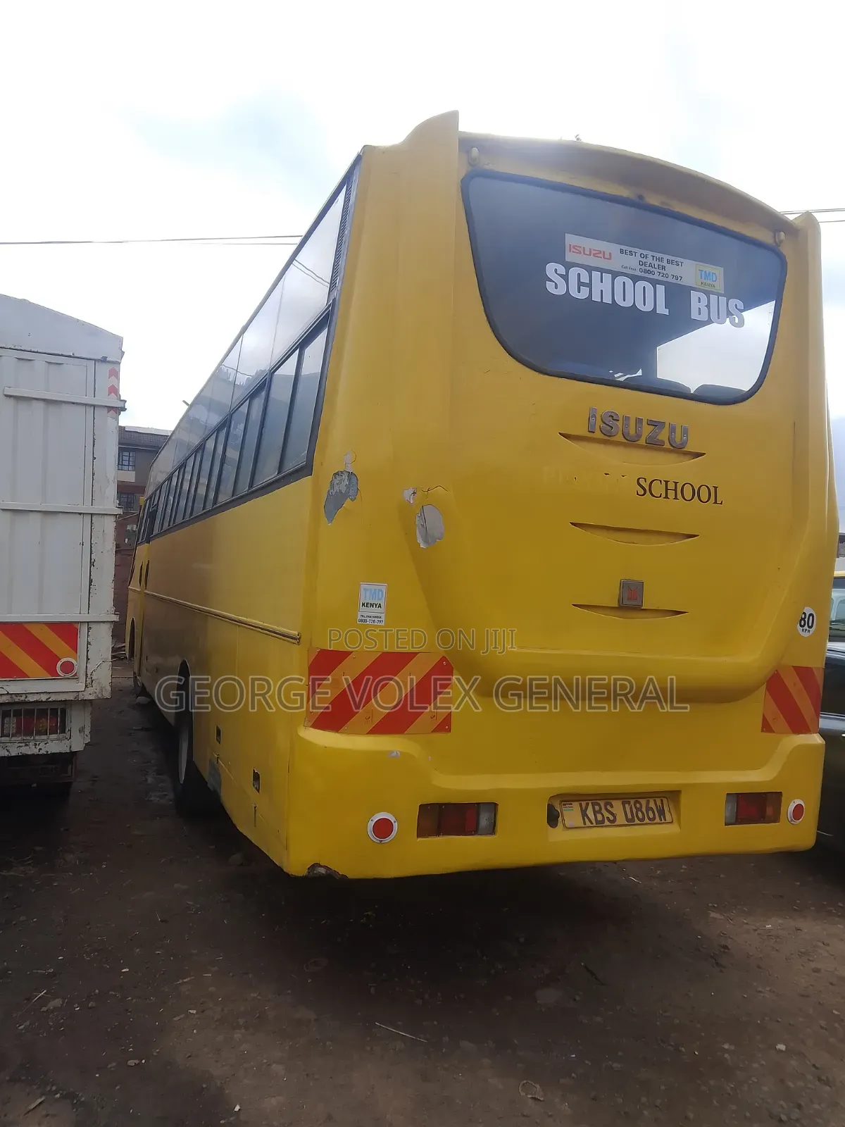 Isuzu Executive Bus 2011 Yellow