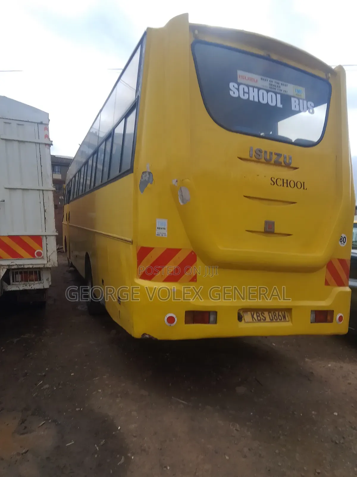 Isuzu Executive Bus 2011 Yellow