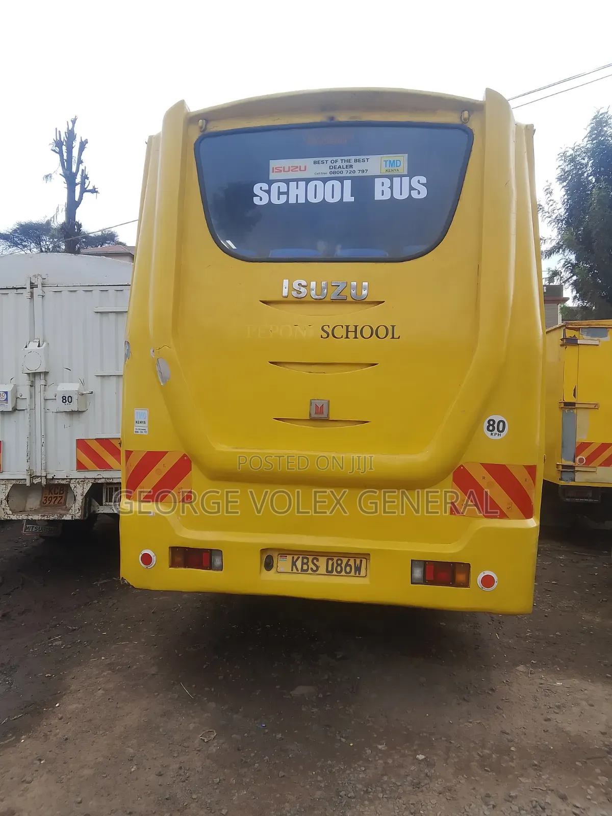 Isuzu Executive Bus 2011 Yellow